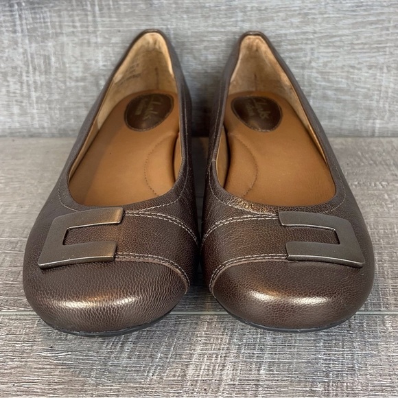 Clarks sz 6 bronze Concert Choir leather round toe flats - Picture 10 of 11